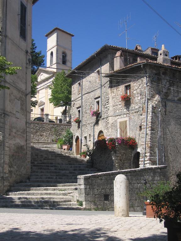 Il Sorriso Dei Monti Bed & Breakfast Orvinio Екстериор снимка