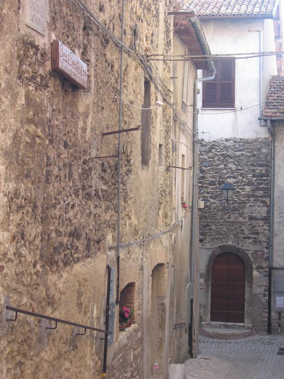 Il Sorriso Dei Monti Bed & Breakfast Orvinio Екстериор снимка